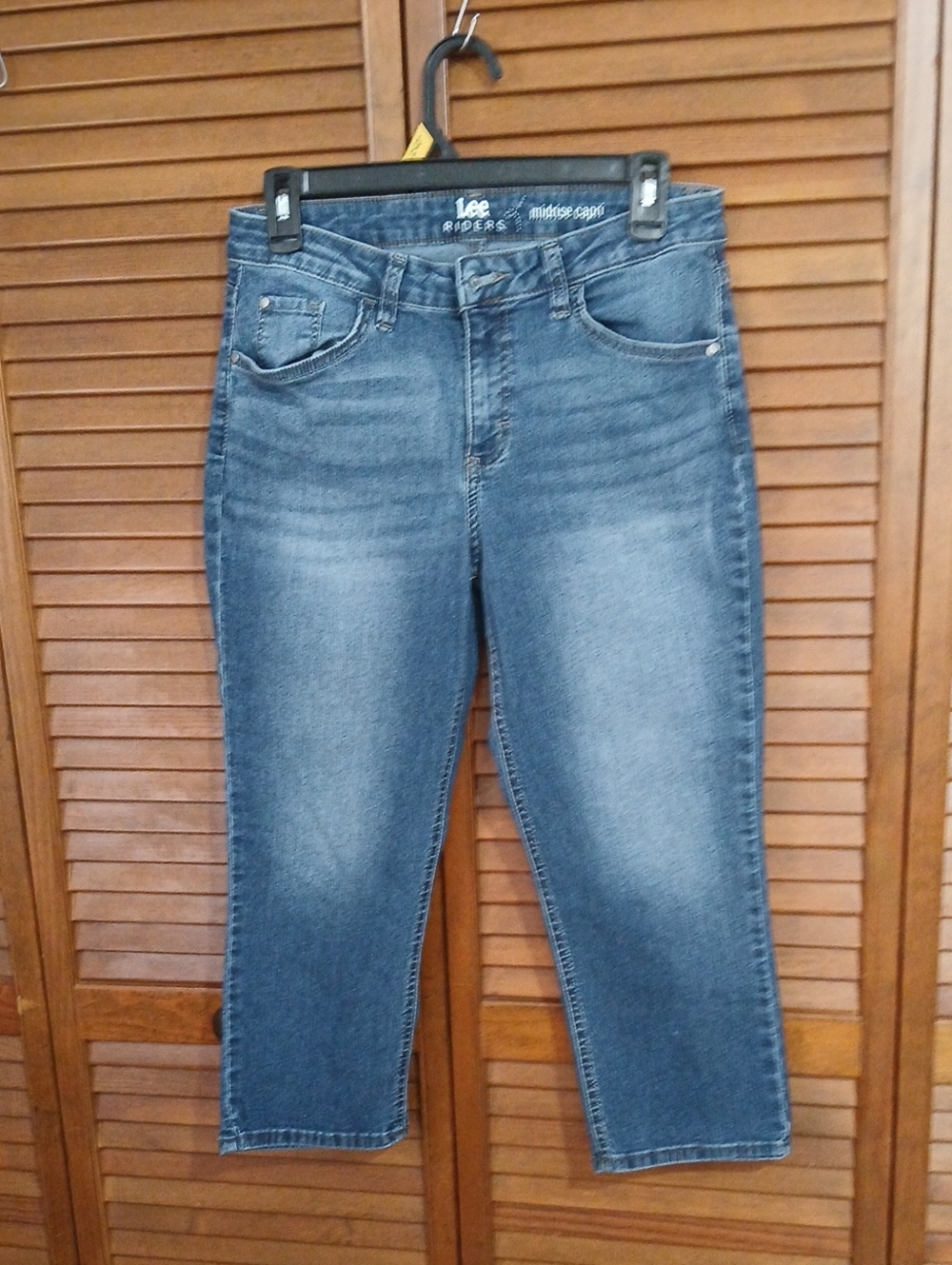 Lee Women's Cropped Midrise Jeans in Blue Wash